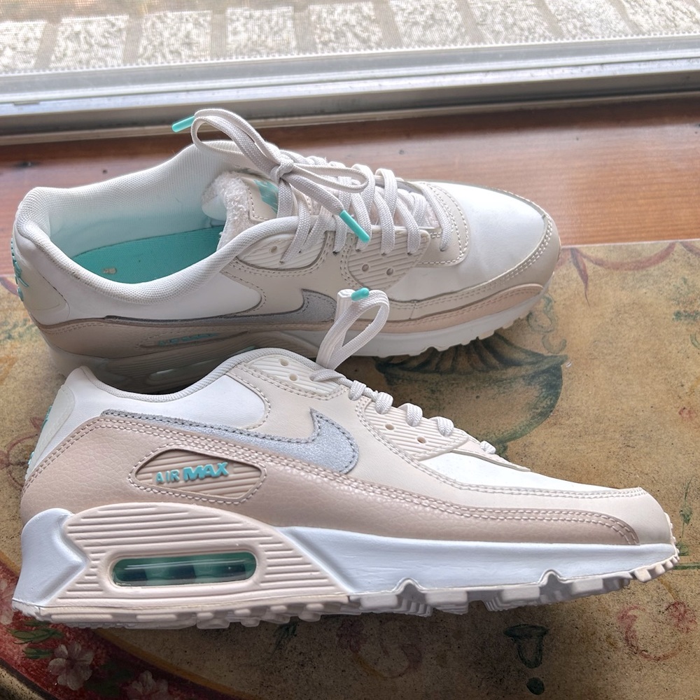 Nike Air Max 90
"Phantom/Metallic
Silver/Shimmer" Women's shoe